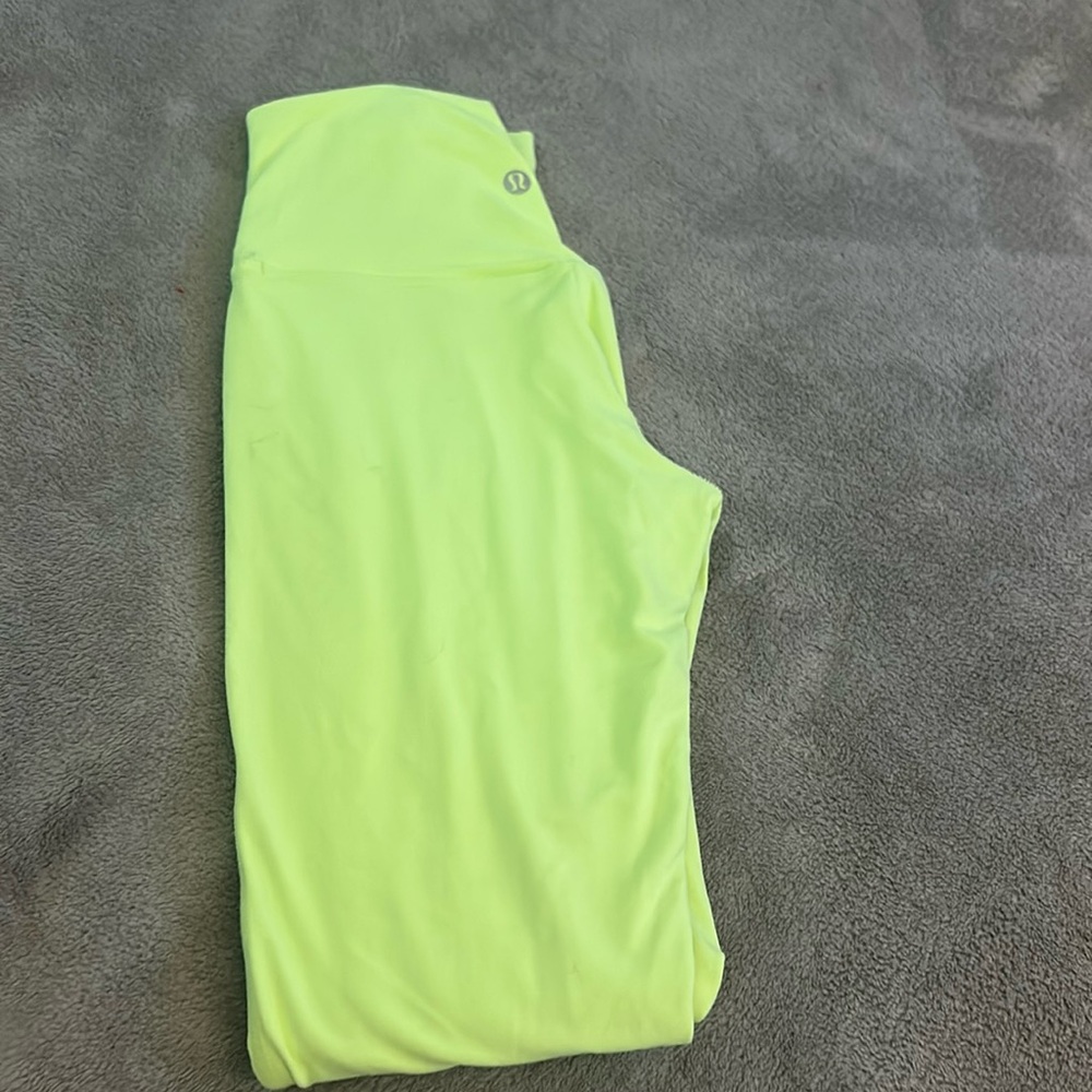 Lululemon leggings size 2 tag still attached